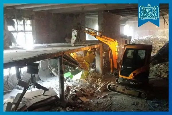 Демонтаж внутри зданий мини-техникой - фото 17